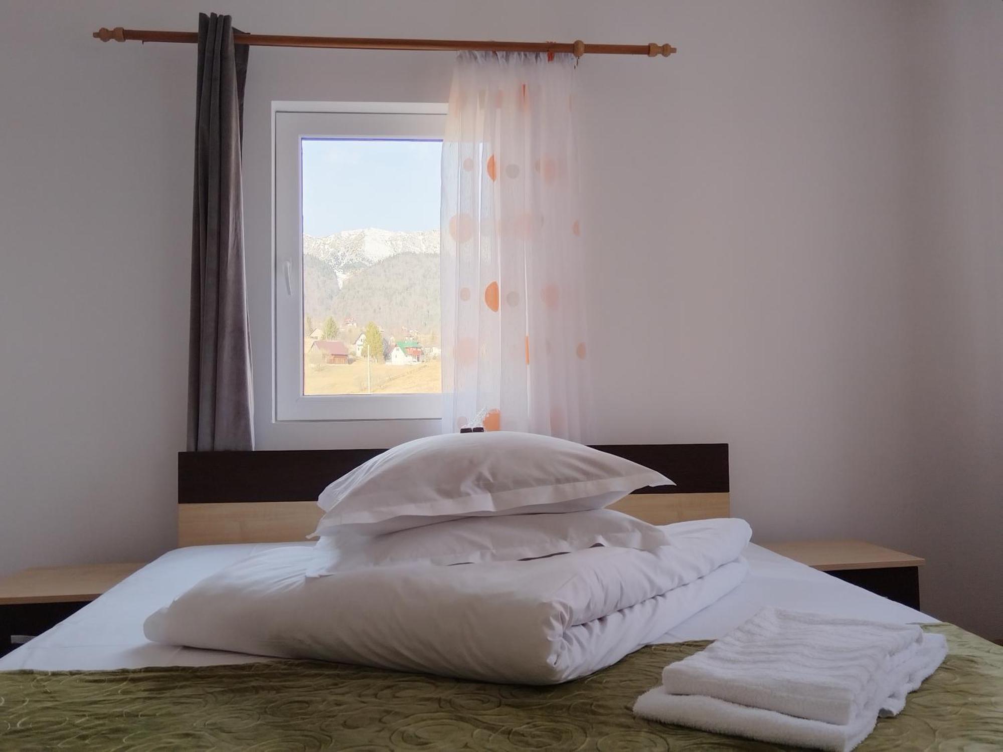 Garofita Pietrei Craiului Hotel Peștera Bagian luar foto