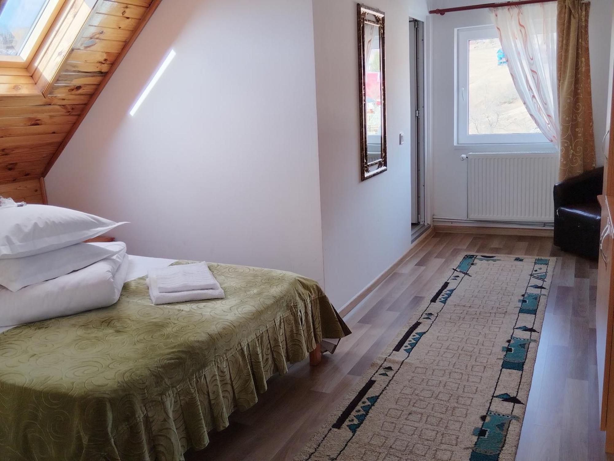 Garofita Pietrei Craiului Hotel Peștera Bagian luar foto