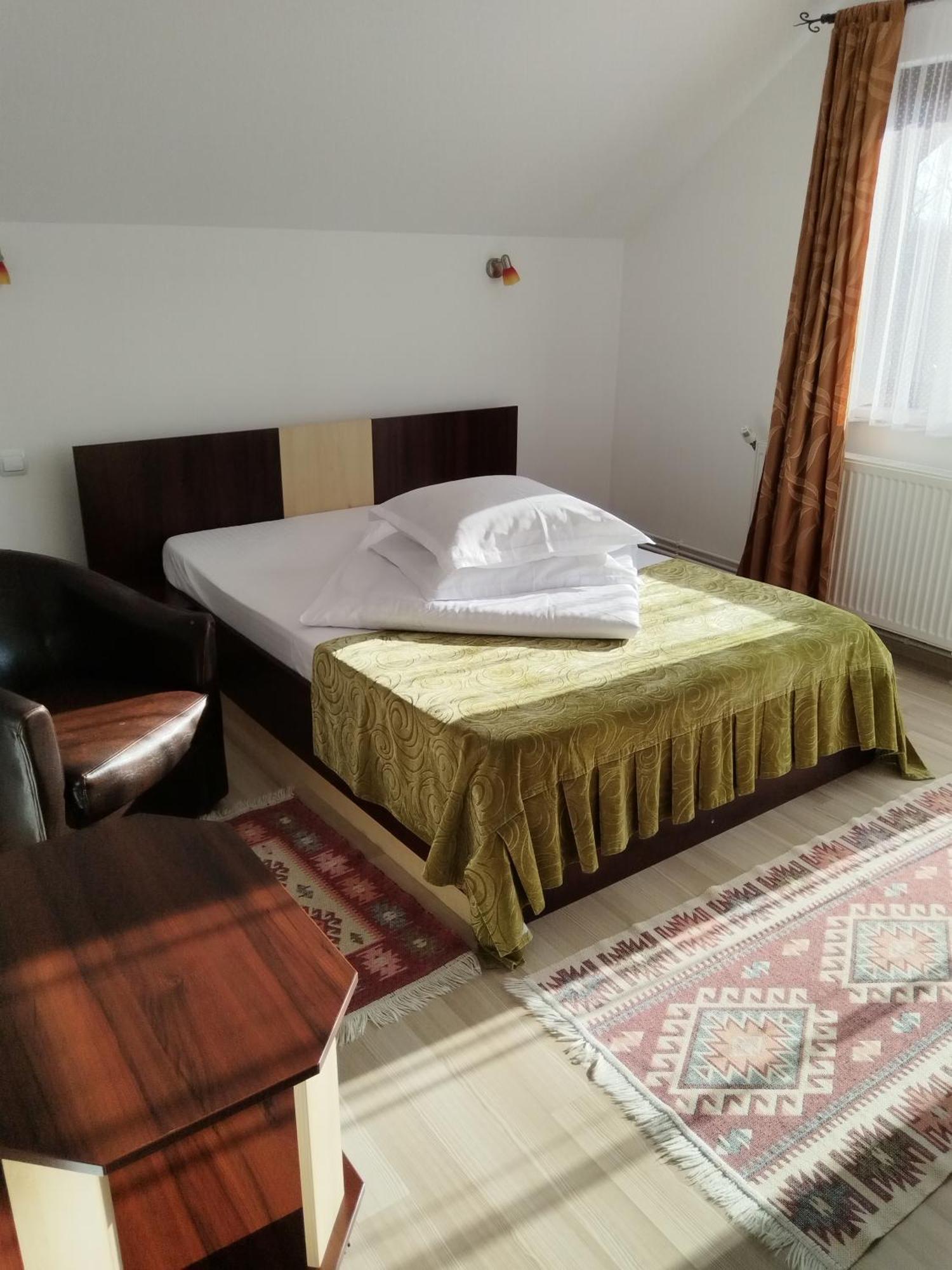 Garofita Pietrei Craiului Hotel Peștera Bagian luar foto